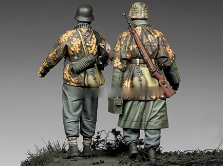 1/35 WWII German Infantry with Panzerfaust, 2 Figures, Resin Model Figure Kit, Unassembled and Unpainted