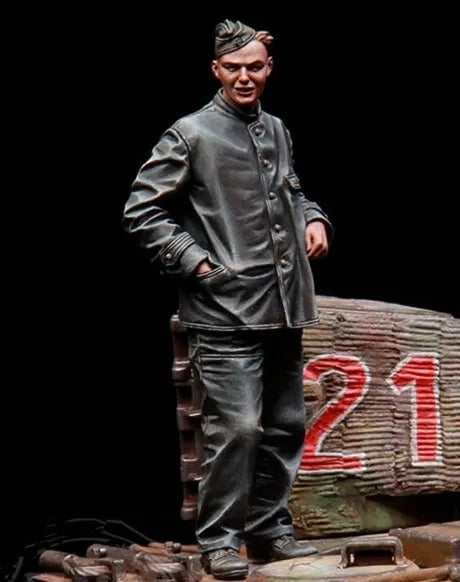 1/35 Modern Civilian in Heavy Coat and Glasses, Resin Model Figure Kit, Unassembled and Unpainted