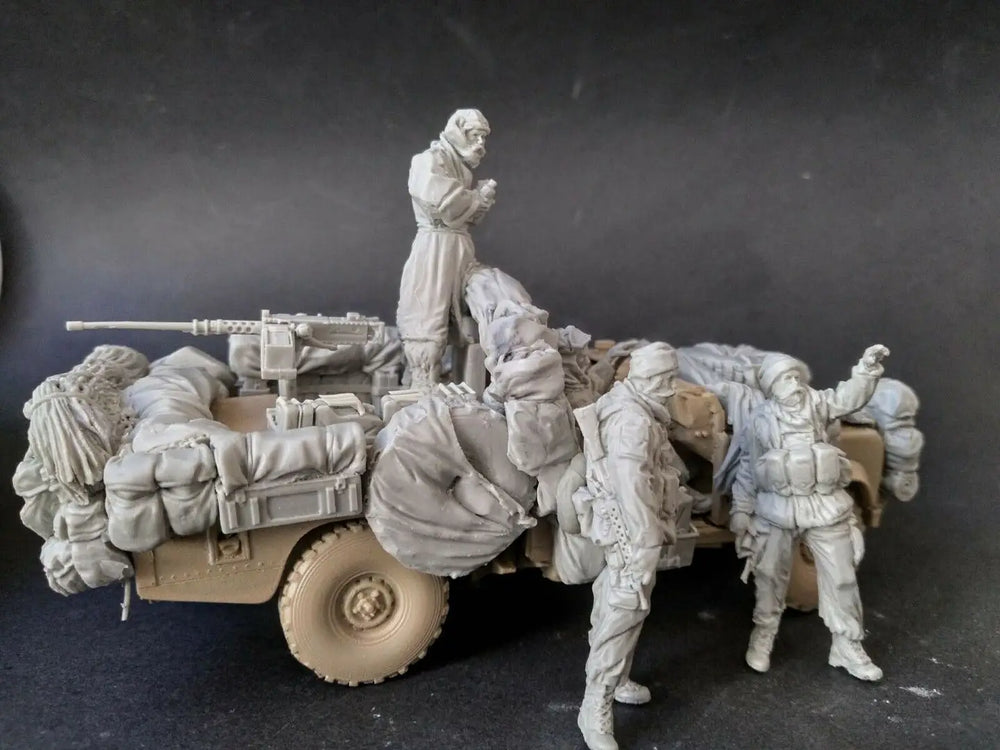 1/35 Soviet Infantry Squad with Truck Transport, 6 Figures, Resin Model Figure Kit, Military Theme, Unassembled and Unpainted
