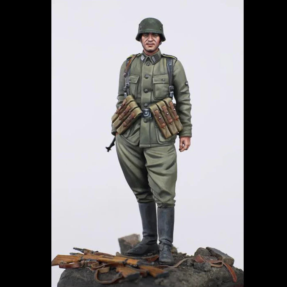 1/35 WWI German Rifleman with Ammunition Pouches, Resin Model Figure Kit, Unassembled and Unpainted