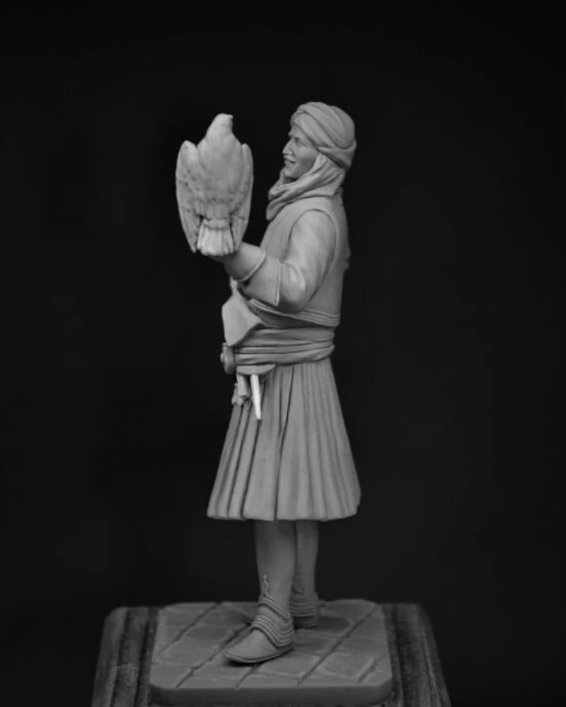 1/24 Ancient Hunter with Falcon, Resin Model Figure Kit, Unassembled and Unpainted