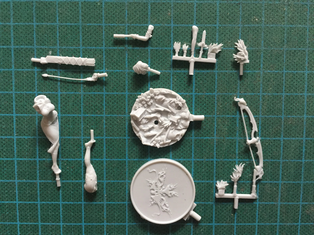 30mm Female Warrior Raising Disc Shield, Resin Model Figure Kit, Fantasy Theme, Unassembled and Unpainted
