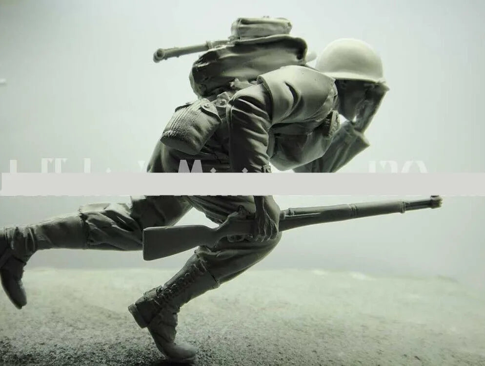 1/16 WWI German Soldier Firing Rifle, Resin Model Figure Kit, Unassembled and Unpainted