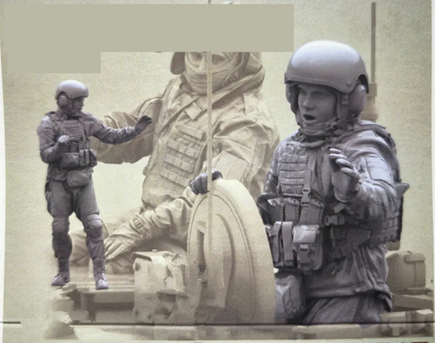 1/35 Modern Operator Alert Stance with Rifle, Resin Model Figure Kit, Unassembled and Unpainted