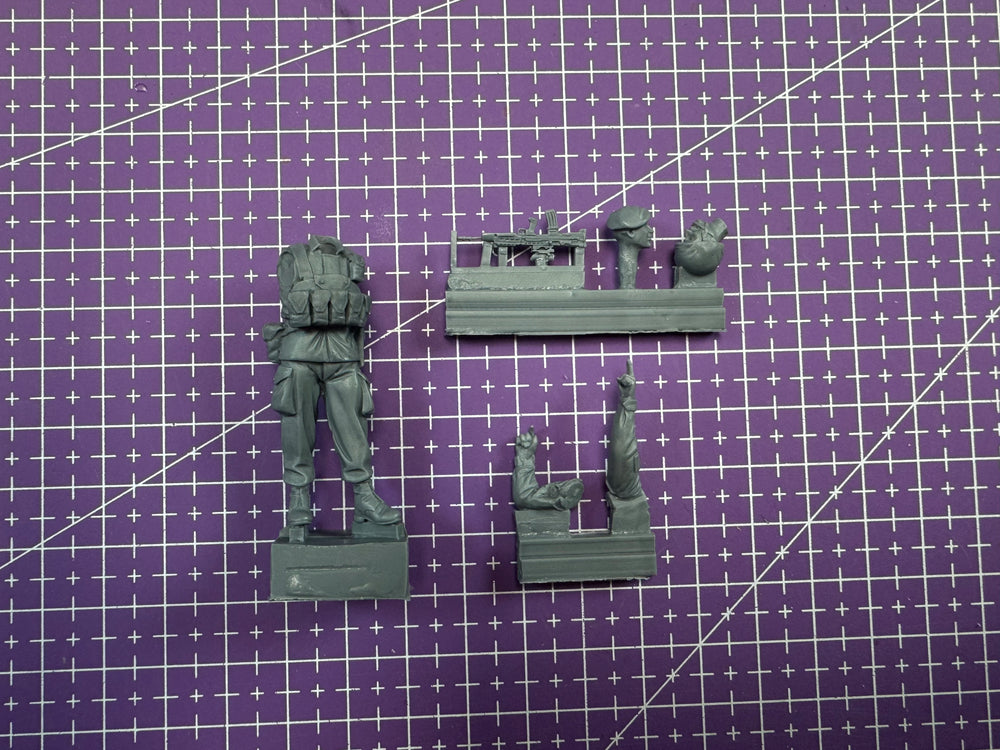 1/35 WWII British Desert Officer Pith Helmet Rifle, Resin Model Figure Kit, Unassembled and Unpainted