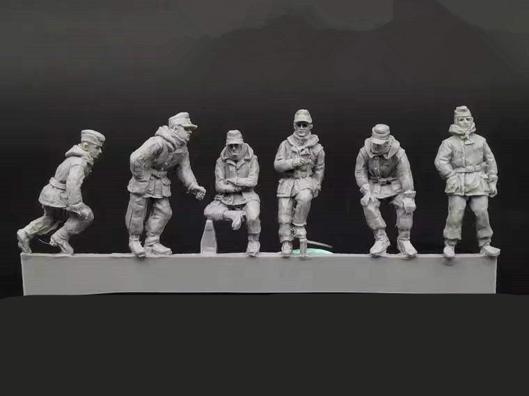 1/72 Modern Winter Combat Tank Crew, 6 Figures, Resin Model Figure Kit, Unassembled and Unpainted