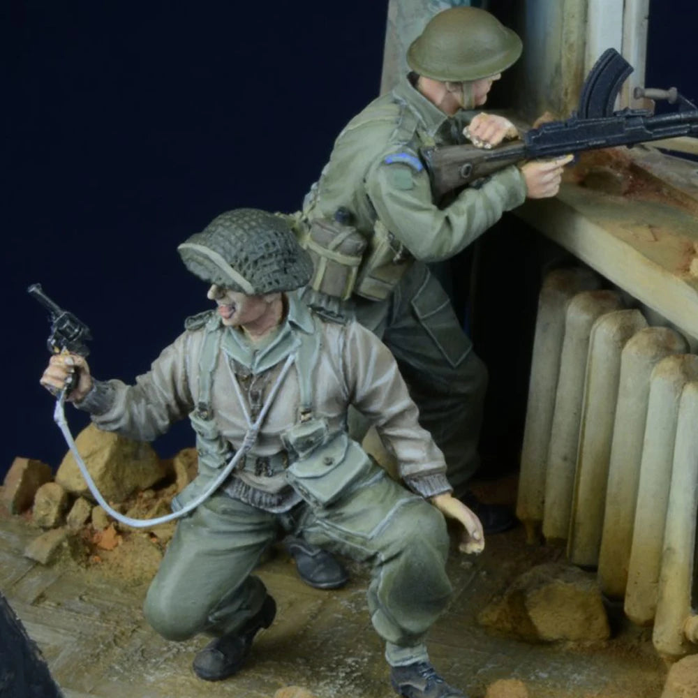 1/35 WWII German MG42 Gun Crew, 2 Figures, Resin Model Figure Kit, Unassembled and Unpainted