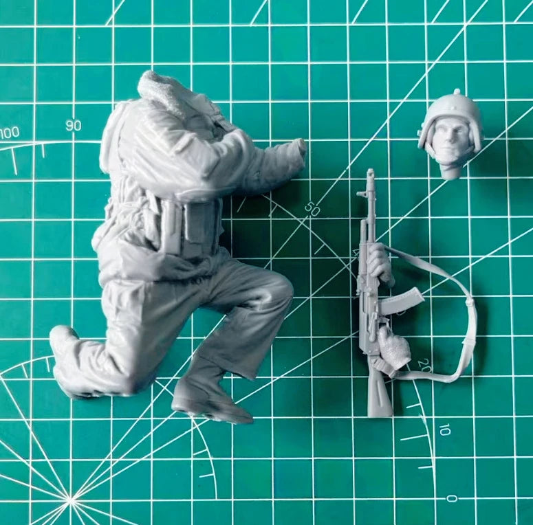 1/16 Modern Russian Interior Troops with Tactical Body Armor, 11 Figures, Resin Model Figure Kit, Unassembled and Unpainted