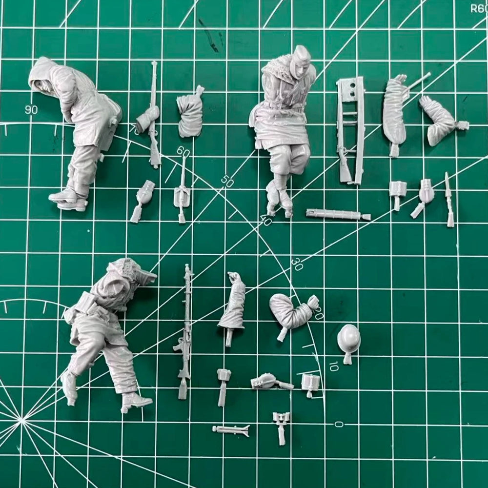 1/35 Modern Winter Tactical Team, 3 Figures, Resin Model Figure Kit, Unassembled and Unpainted