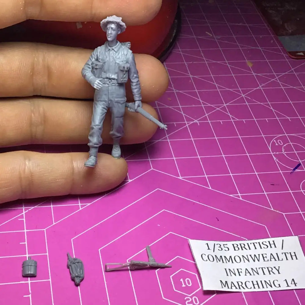 1/35 WWII British Commonwealth Infantry Squad Advancing, 14 Figures, Resin Model Figure Kit, Unassembled and Unpainted