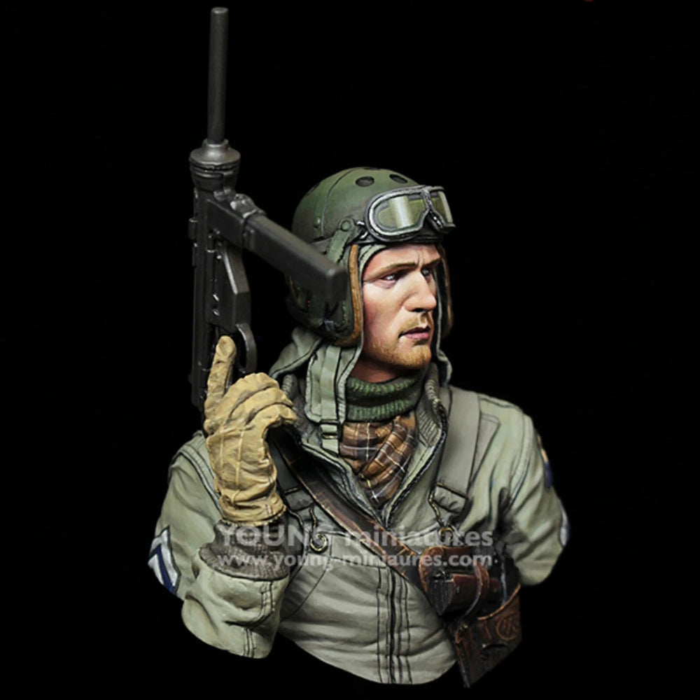 1/10 WWII German Luftwaffe Pilot with MG42 Machine Gun, Resin Model Bust Kit, Unassembled and Unpainted