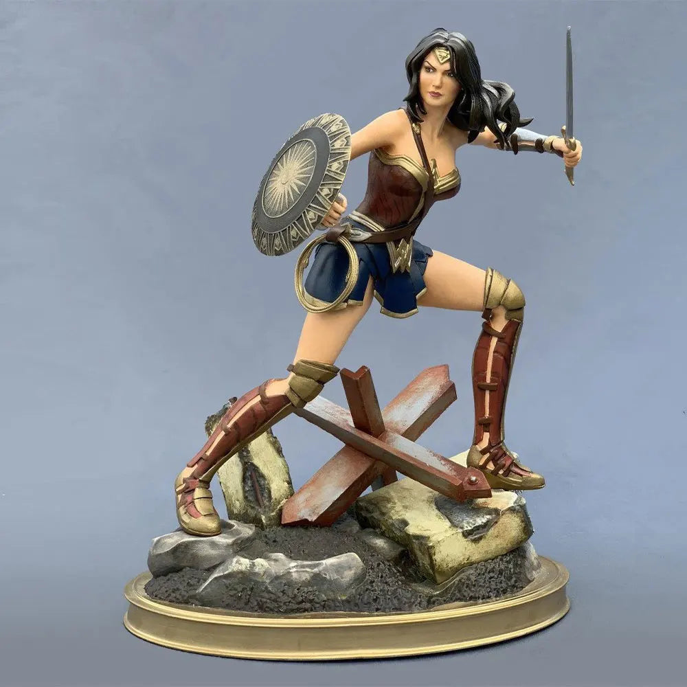 1/24 Warrior Woman Striking with Sword and Shield, Resin Model Figure Kit, Fantasy Theme, Unassembled and Unpainted