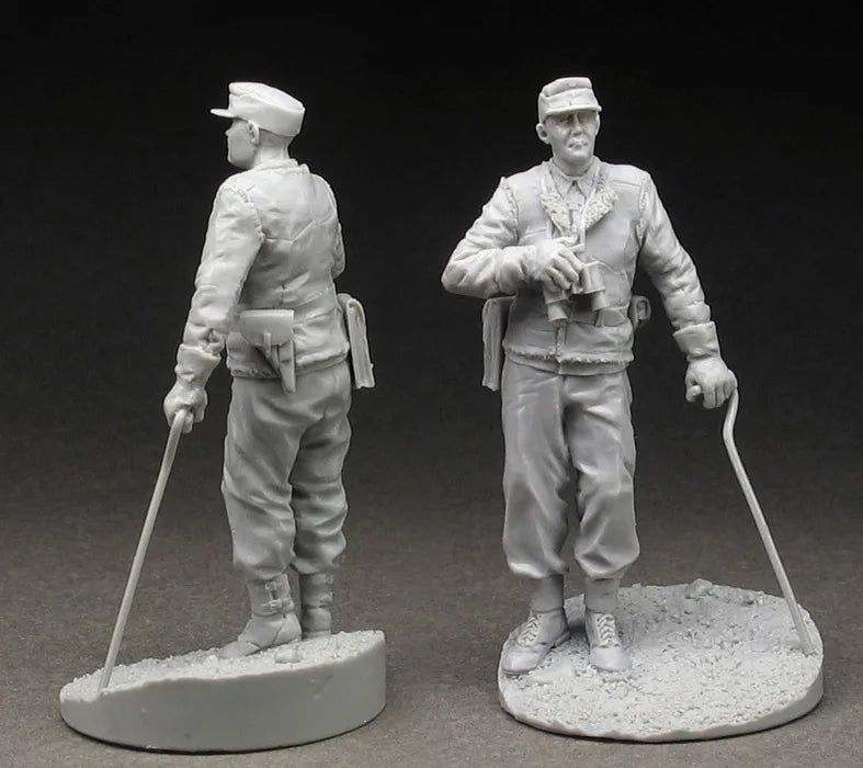 1/35 WWI Officers in Khaki, Resin Model Figure Kit, Unassembled and Unpainted