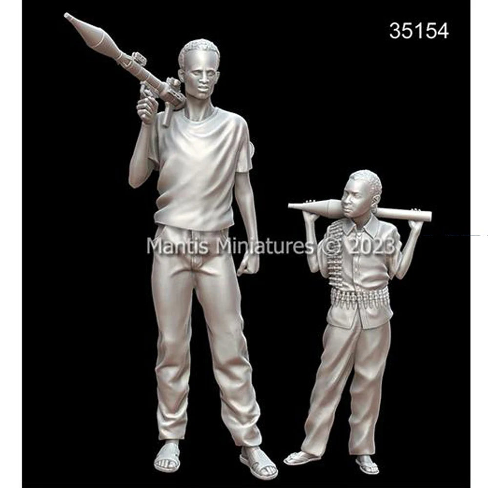 1/35 Modern Soldiers with Rifle and Decorative Bandolier, 2 Figures, Resin Model Figure Kit, Unassembled and Unpainted