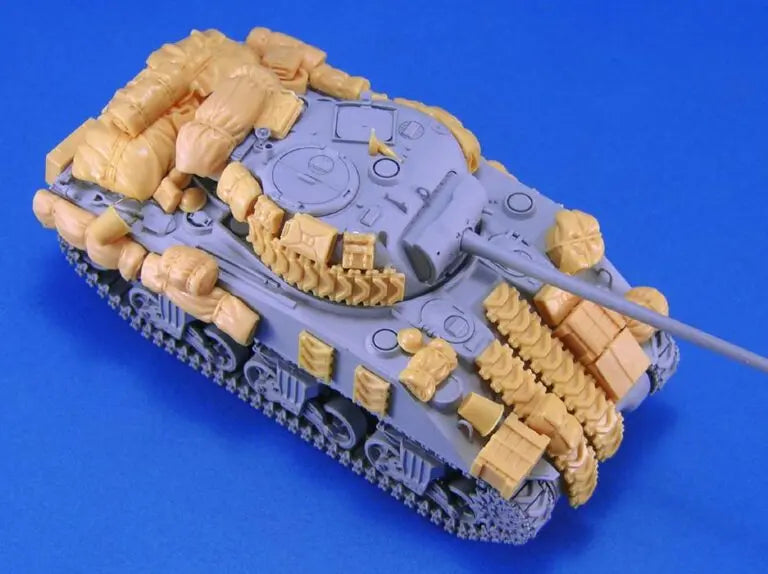 1/48 WWII Soviet Tank with Cargo, Resin Model Vehicle Kit, Unassembled and Unpainted