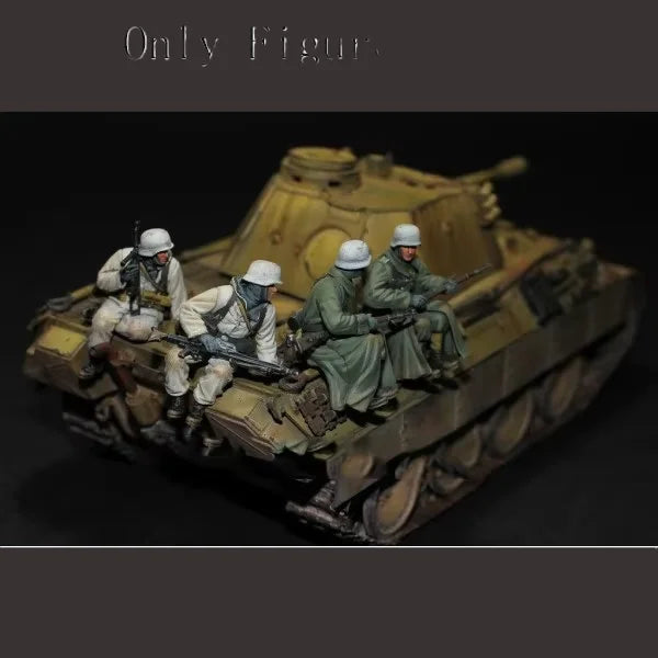 1/35 WWII German Panzer Crew with Commander, 4 Figures, Resin Model Figure Kit, Unassembled and Unpainted