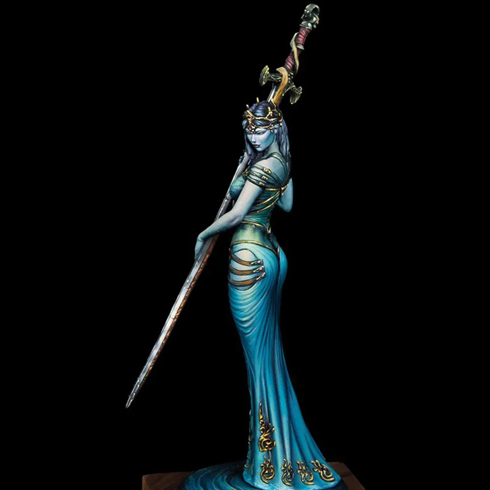 1/24 Female Warrior in Ornate Gown Holding Greatsword, Resin Model Figure Kit, Fantasy Theme, Unassembled and Unpainted