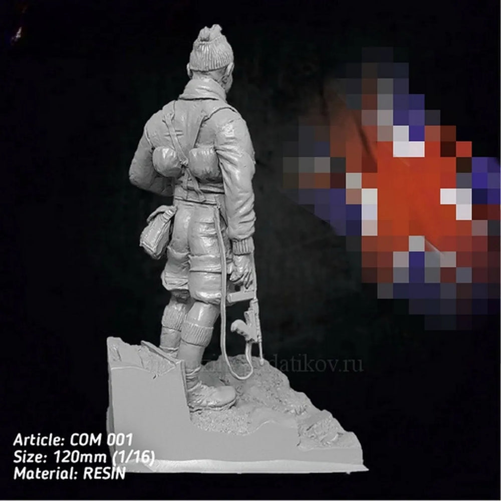 1/16 WWII Infantryman Reading Map, Resin Model Figure Kit, Unassembled and Unpainted