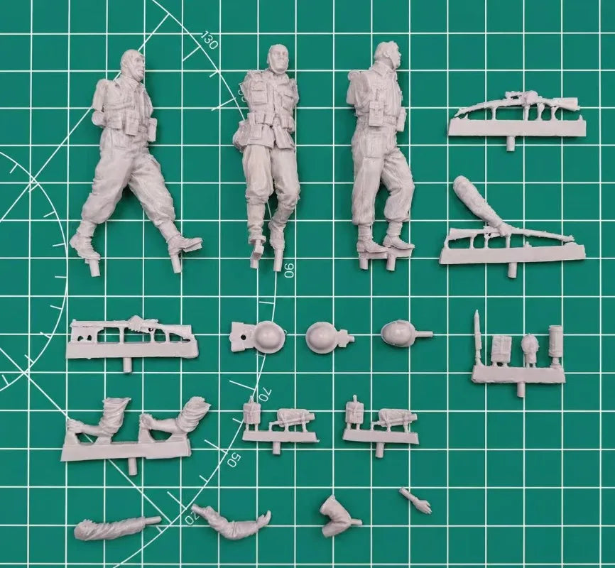 1/35 WWII British North Africa, 3 Figures, Resin Model Figure Kit, Unassembled and Unpainted