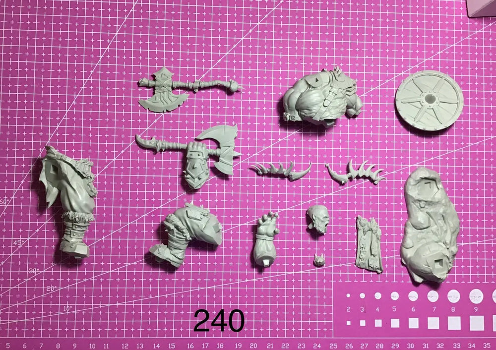 1/24 Orc Warrior with Armor, Resin Model Figure Kit, Fantasy Theme, Unassembled and Unpainted
