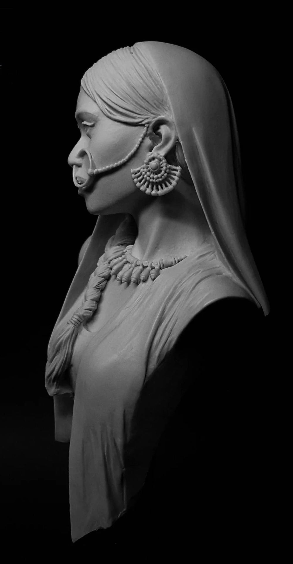 1/10 Woman with Ornate Jewelry, Resin Model Bust Kit, Fantasy Theme, Unassembled and Unpainted