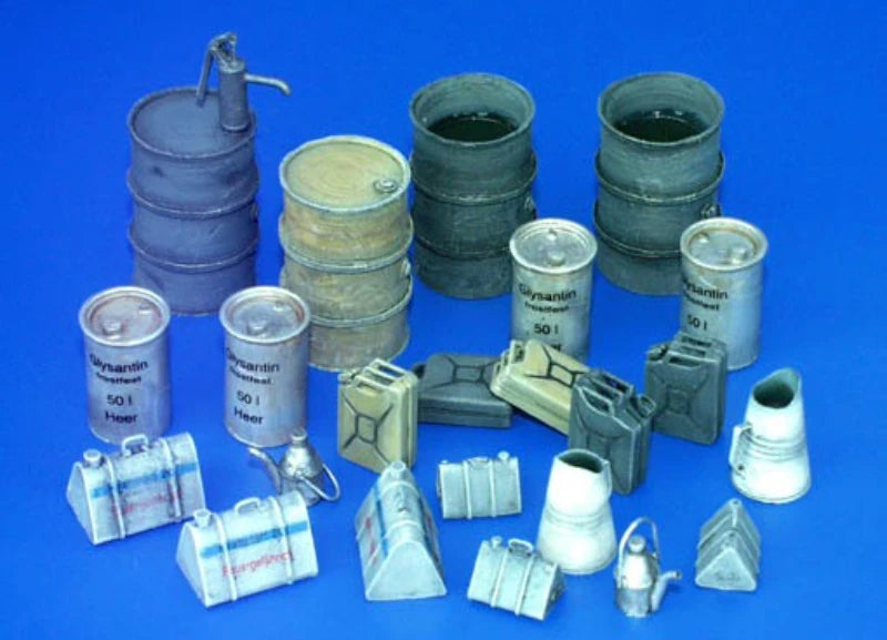 1/35 WWII German Military Fuel Containers, Resin Model Accessory Kit, Unpainted