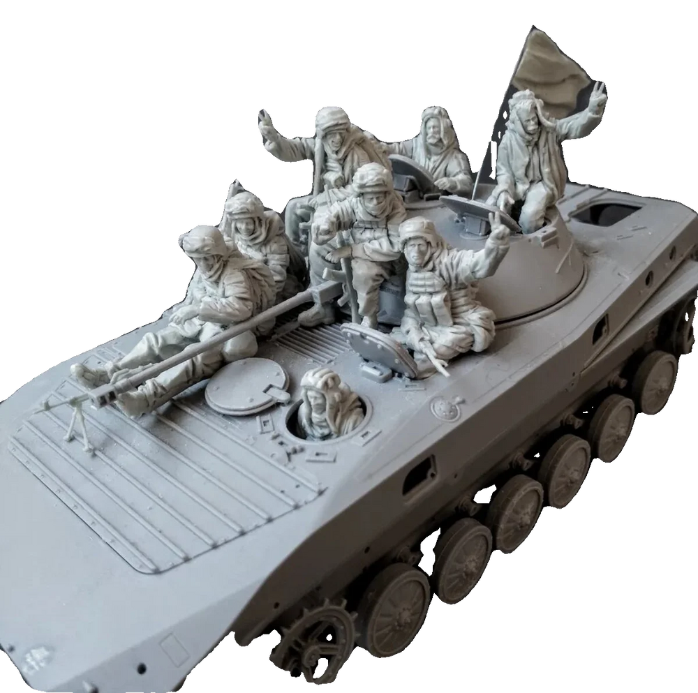 1/35 WWII German Tank Crew with Signal Flag, 8 Figures, Resin Model Figure Kit, Unassembled and Unpainted