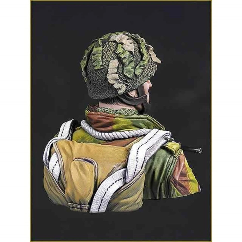 1/10 WWII British Paratrooper in Full Battle Order, Resin Model Bust Kit, Unassembled and Unpainted