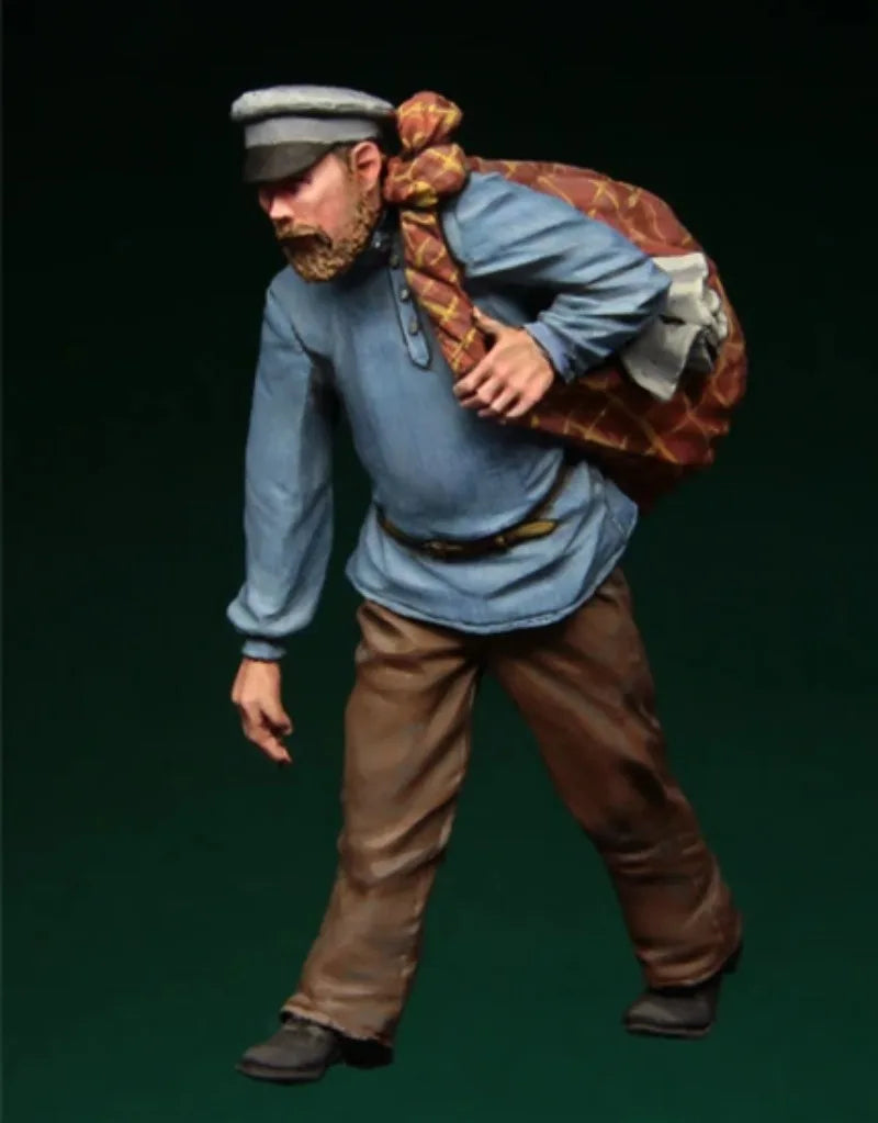 1/35 WWII Soviet Soldier Carrying Child, Resin Model Figure Kit, Unassembled and Unpainted