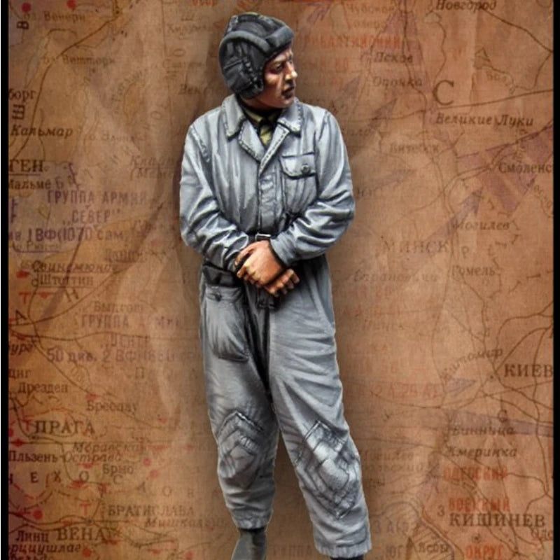 1/35 WWII Soviet Tankman in Flight Suit, Resin Model Figure Kit, Unassembled and Unpainted