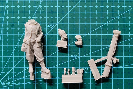 1/35 Medieval Soldier with Launcher, Resin Model Figure Kit, Unassembled and Unpainted
