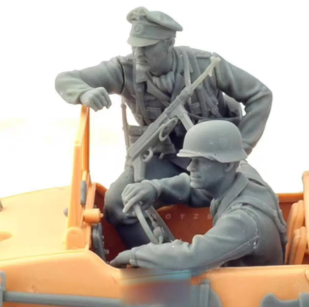 1/35 WWII German Soldiers in Vehicle, 2 Figures, Resin Model Figure Kit, Unassembled and Unpainted