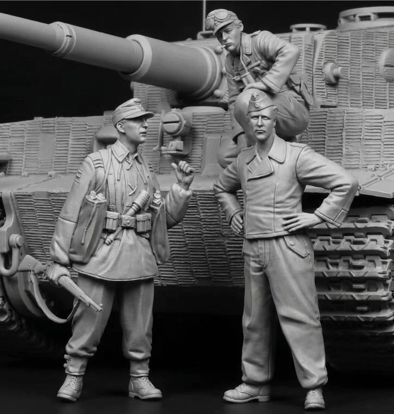 1/35 WWII German Tank Crew in Combat Positions, 3 Figures, Resin Model Figure Kit, Unassembled and Unpainted