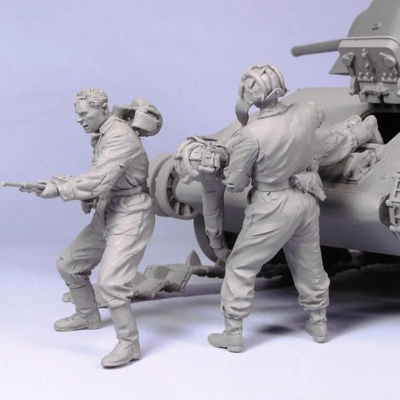 1/35 WWII German Panzer Crew Boarding Tank, 3 Figures, Resin Model Figure Kit, Unassembled and Unpainted