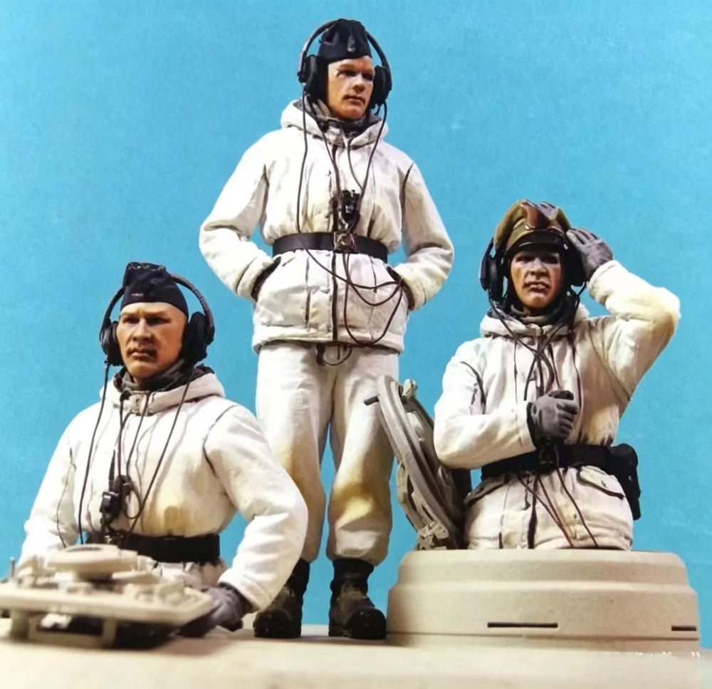 1/35 Astronaut & Cosmonaut, 3 Figures, Resin Model Figure Kit, Sci-Fi Theme, Unassembled and Unpainted