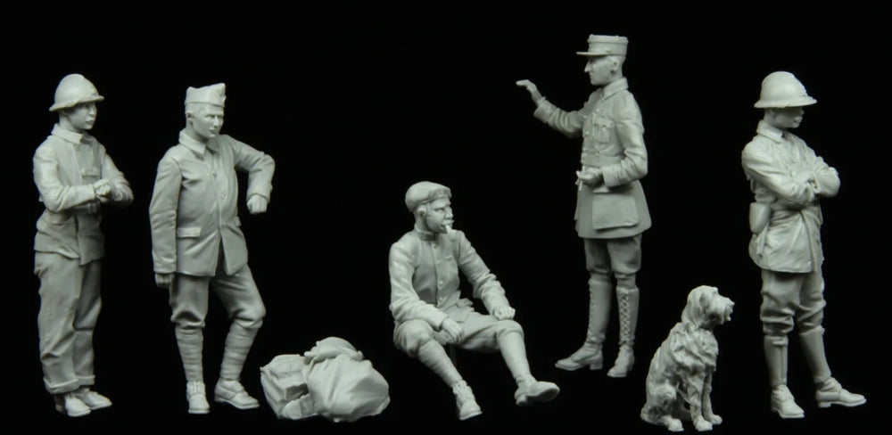 1/35 WWI French Tank Crew with Dog Mascot, 5 Figures, Resin Model Figure Kit, Unassembled and Unpainted