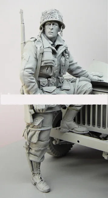 1/16 WWII German Infantry Moving to Truck, 3 Figures, Resin Model Figure Kit, Unassembled and Unpainted