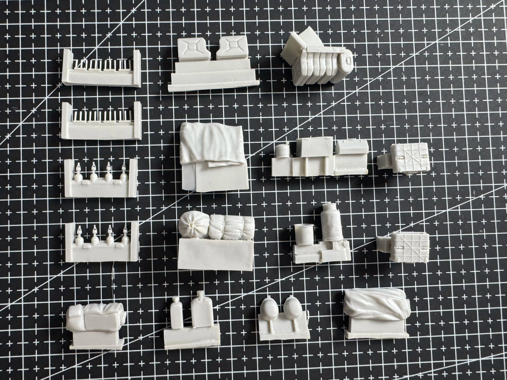 1/35 WWII Soviet T-34-85 Tank with Field Stowage, Resin Model Vehicle Kit, Unassembled and Unpainted