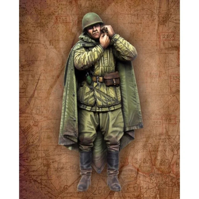 1/35 Cold War Soviet Soldier with Binoculars and Greatcoat, Resin Model Figure Kit, Unassembled and Unpainted