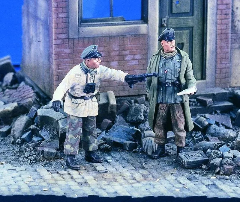 1/35 WWII Urban Combat Soldiers, 2 Figures, Resin Model Figure Kit, Unassembled and Unpainted