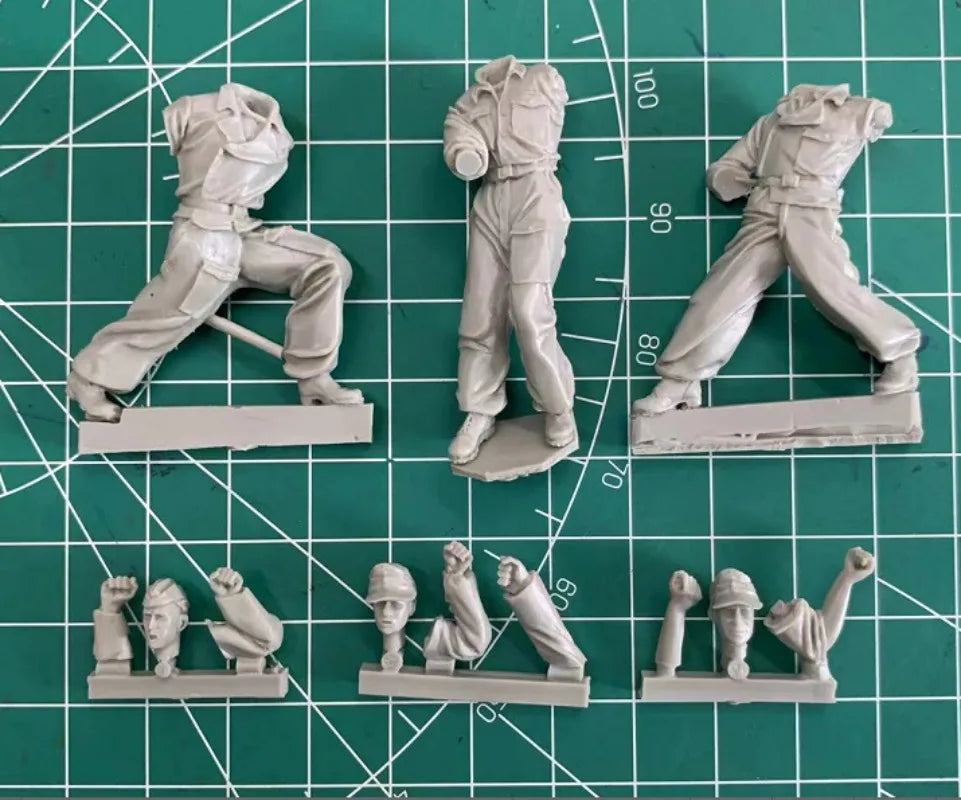 1/35 WWII German Panzer Crew Combat, 3 Figures, Resin Model Figure Kit, Unassembled and Unpainted