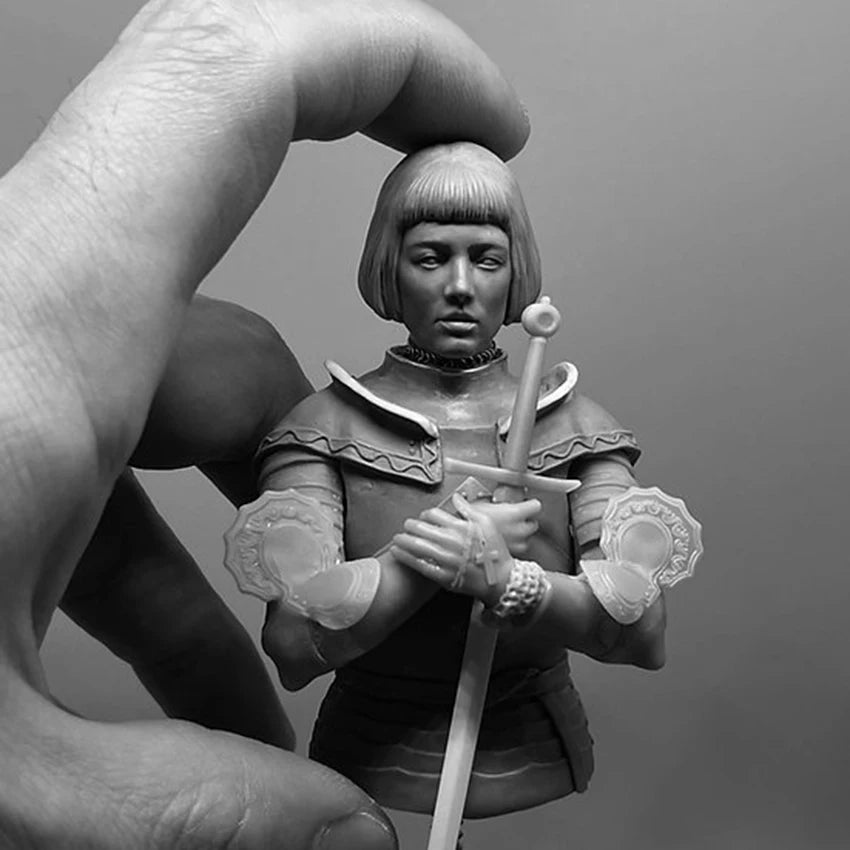 1/10 Ancient Female Warrior in Ornate Armor with Sword, Resin Model Bust Kit, Unassembled and Unpainted
