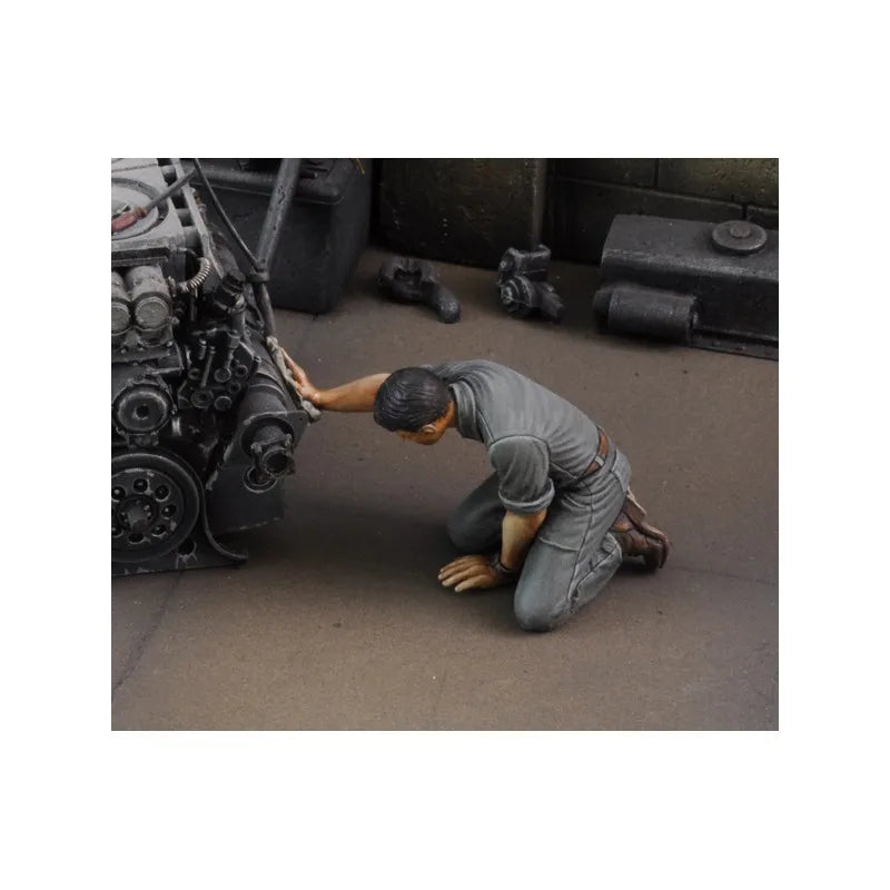 1/35 Modern Aircraft Maintenance Technician, Resin Model Figure Kit, Unassembled and Unpainted