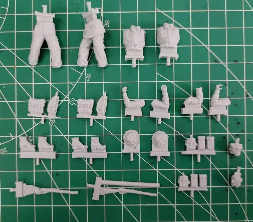 1/35 WWII British Soldiers in Battle, 2 Figures, Resin Model Figure Kit, Unassembled and Unpainted