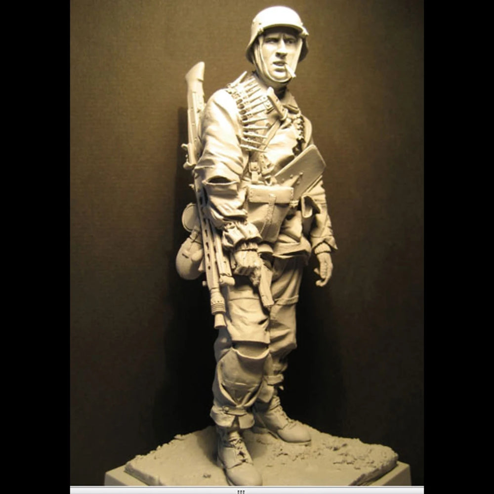 1/16 WWI German Infantry with Ammunition Pouches, Resin Model Figure Kit, Unassembled and Unpainted