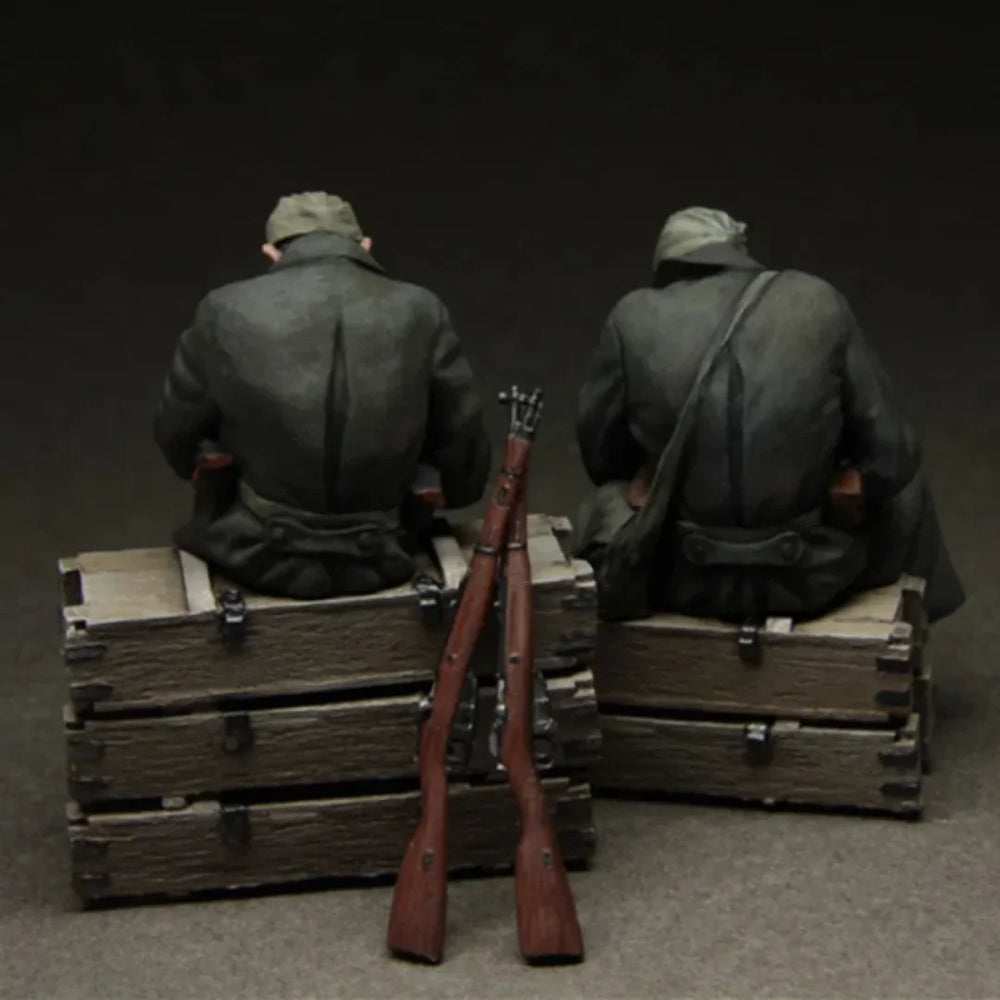 1/35 WWII Red Army Artillery, 2 Figures, Resin Model Figure Kit, Unassembled and Unpainted