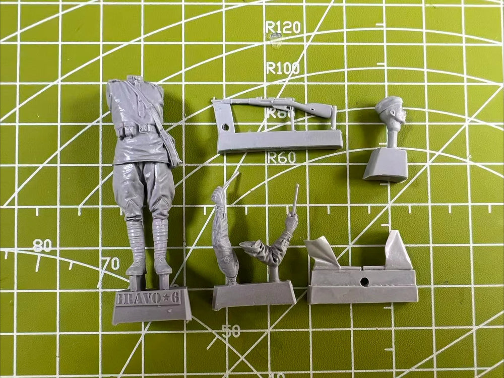 1/35 Cold War Soviet Traffic Controller with Signal Flag, Resin Model Figure Kit, Unassembled and Unpainted