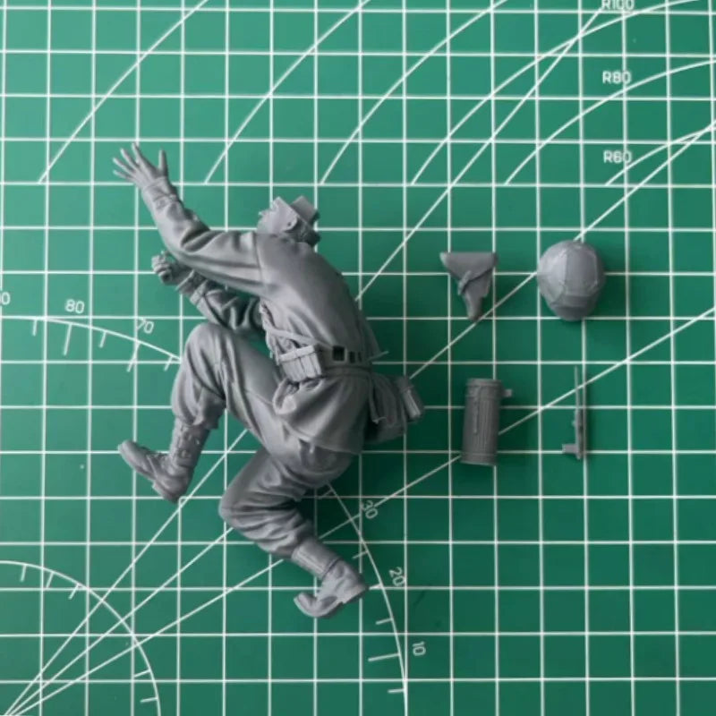 1/16 WWII German Field Artillery Gunner, Resin Model Figure Kit, Unassembled and Unpainted