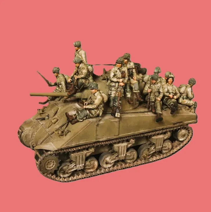 1/35 WWII Soldiers with Armored Personnel Carrier, 14 Figures, Resin Model Figure Kit, Unassembled and Unpainted