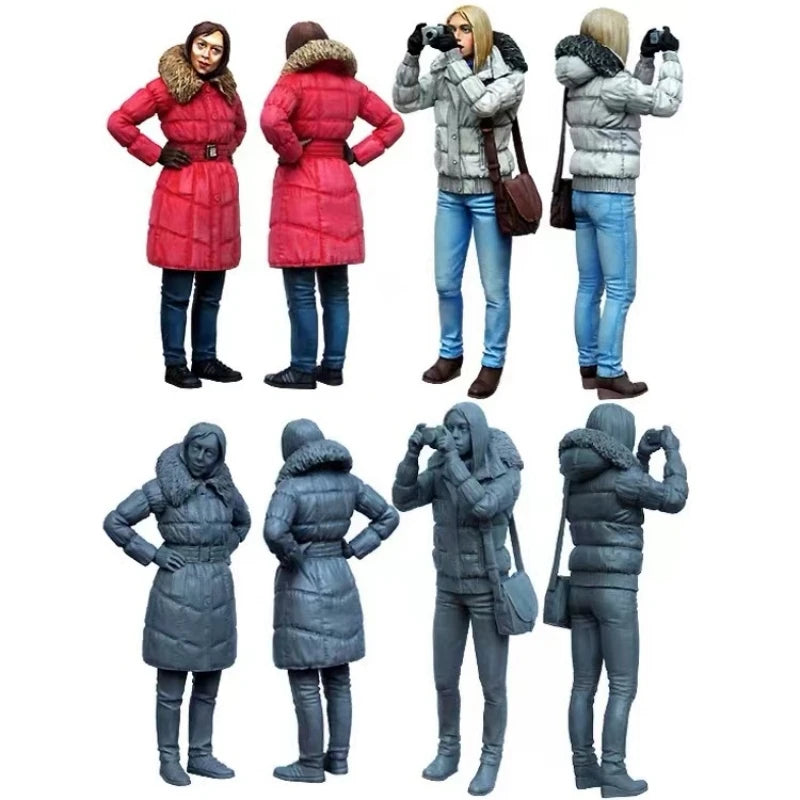 1/35 Modern Civilians in Winter Casual Wear, 2 Figures, Resin Model Figure Kit, Unassembled and Unpainted